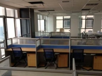 北京辦公家具廠家直銷，優(yōu)質(zhì)低價(jià)員工桌與隔斷屏風(fēng)，一站式滿足辦公需求